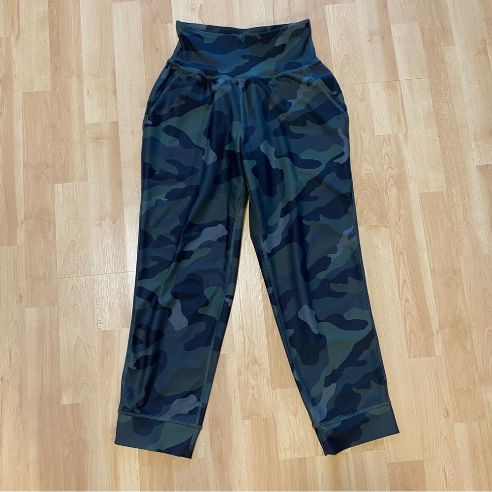 Old Navy high waist camo cropped power soft legging XS